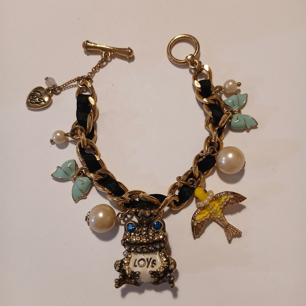 BETSEY JOHNSON ROSE GARDEN PRINCE FROG BIRDS AND BOWS BRACELET